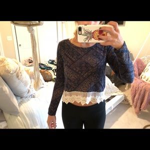 Long sleeve patterned crop top!